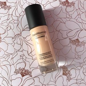 BareMinerals BarePro Foundation in Dawn 02